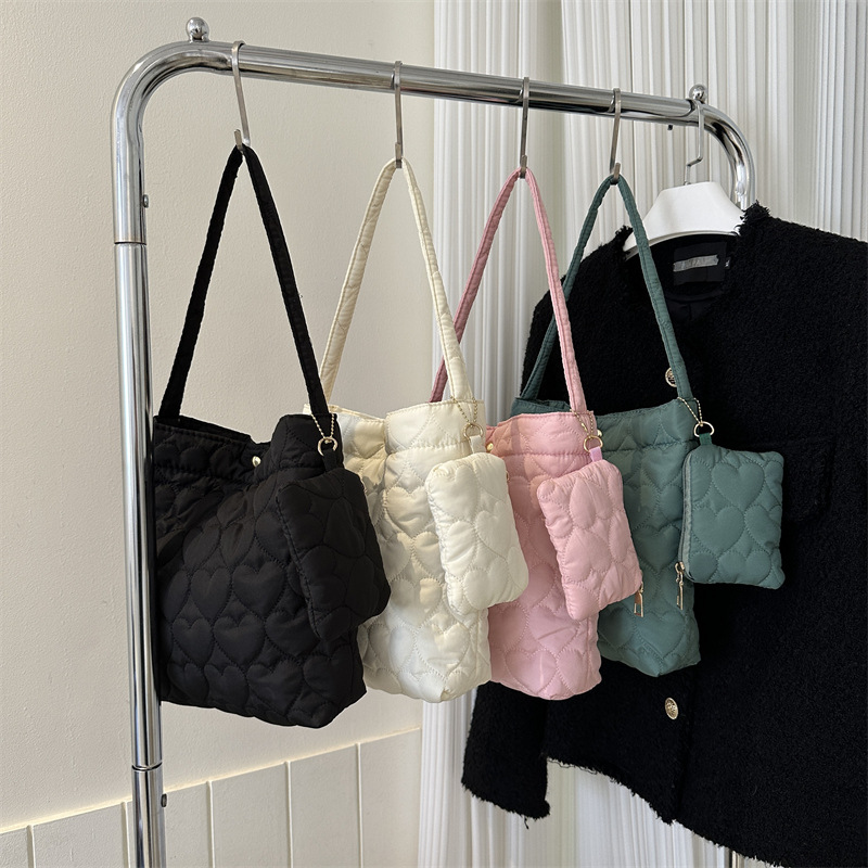 Shoulder Bag Structured - 新しいファッション無地キルティングトートバッグ女性用カジュアルダウンコットンパッド入り大容量ハンドバッグトレンディふわふわショルダーバッグ